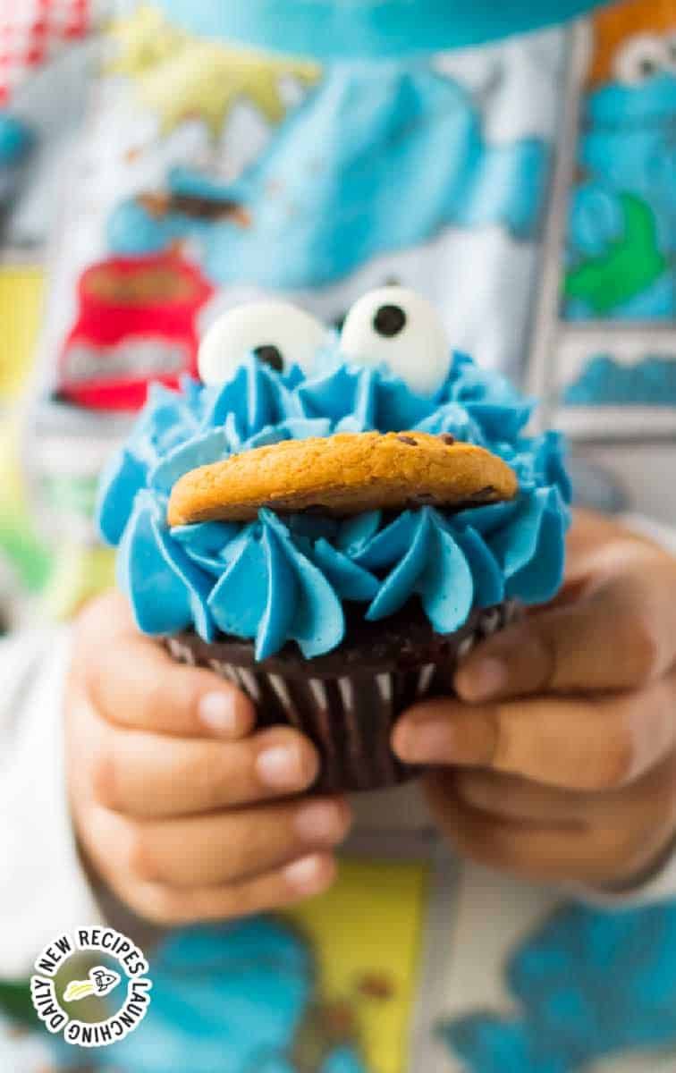 85 Fun Easy Cupcake Decorating Ideas 60 Cookie Monster Cupcakes Hero2