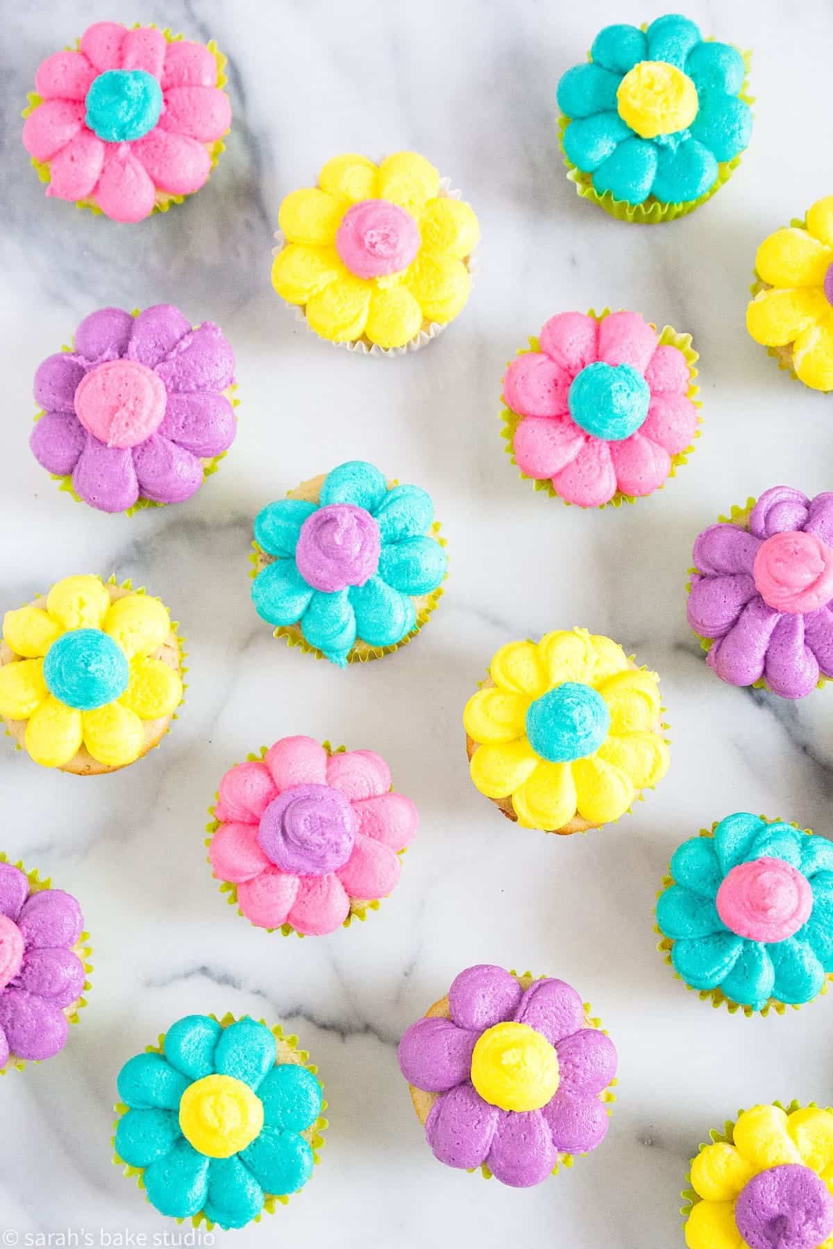 85 Fun Easy Cupcake Decorating Ideas 68 Daisy Mini Cupcakes 001