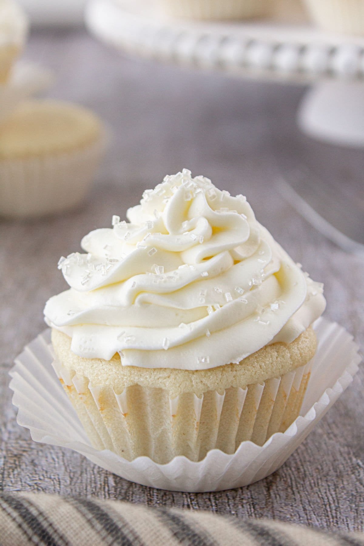 85 Fun Easy Cupcake Decorating Ideas 82 white cupcakes 2