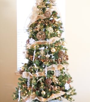 how to decorate a tree