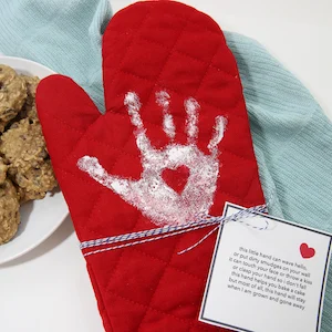 Handprint Oven Mitt 2
